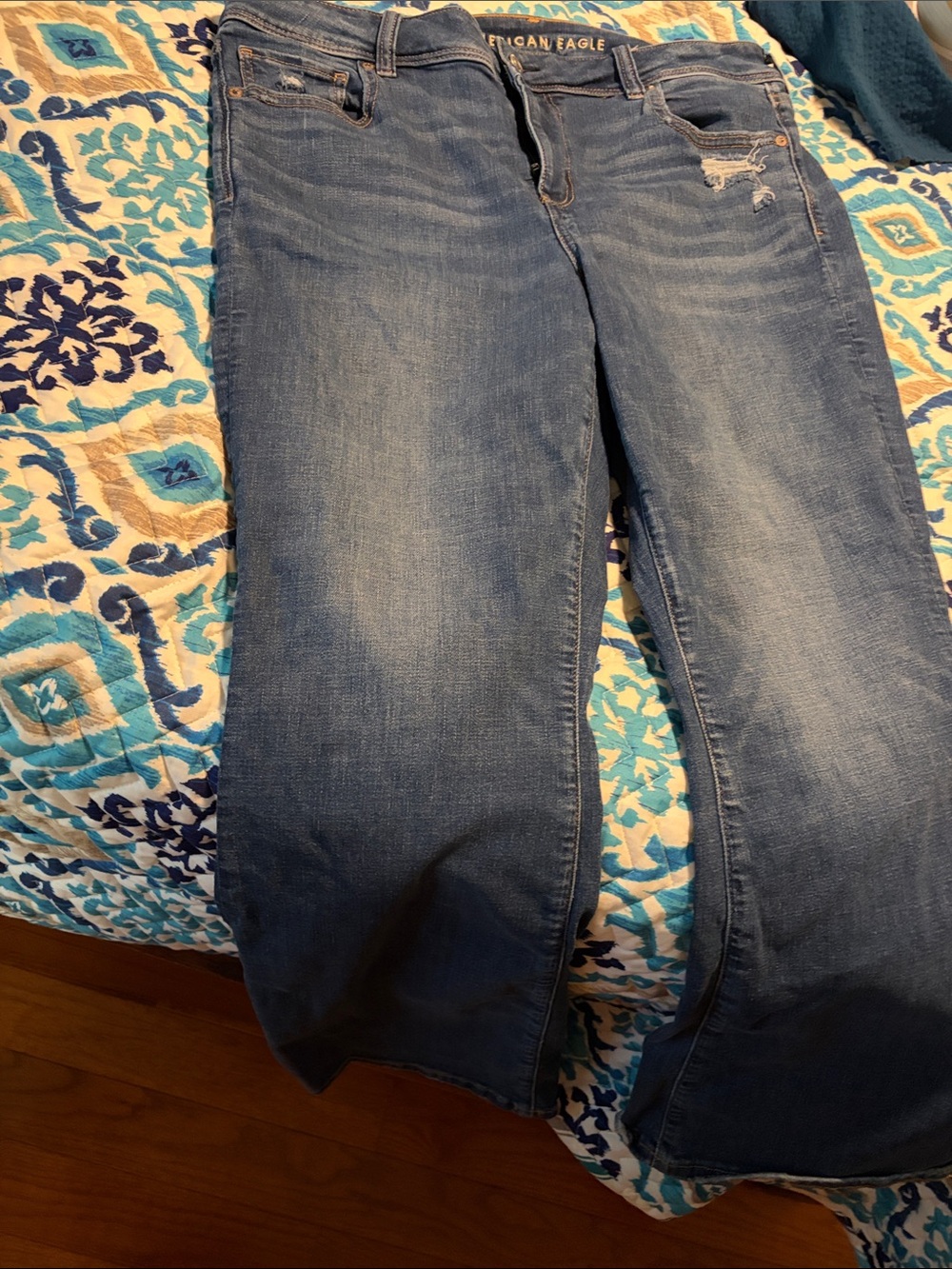 American Eagle Outfitters Women’s Medium Wash Flare Jeans